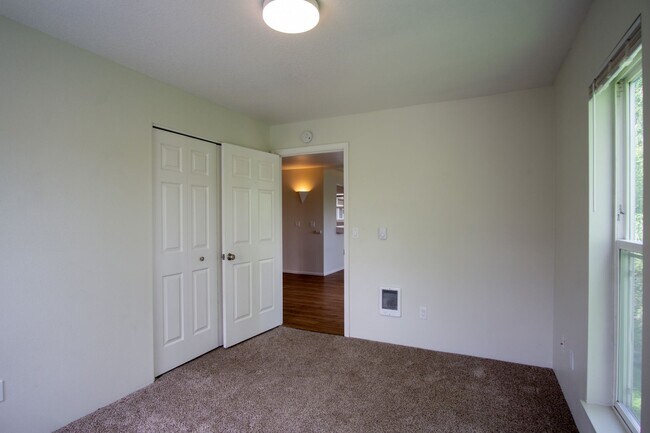 Building Photo - Bright & Spacious 2-Bed/2 Bath with W/D, D...