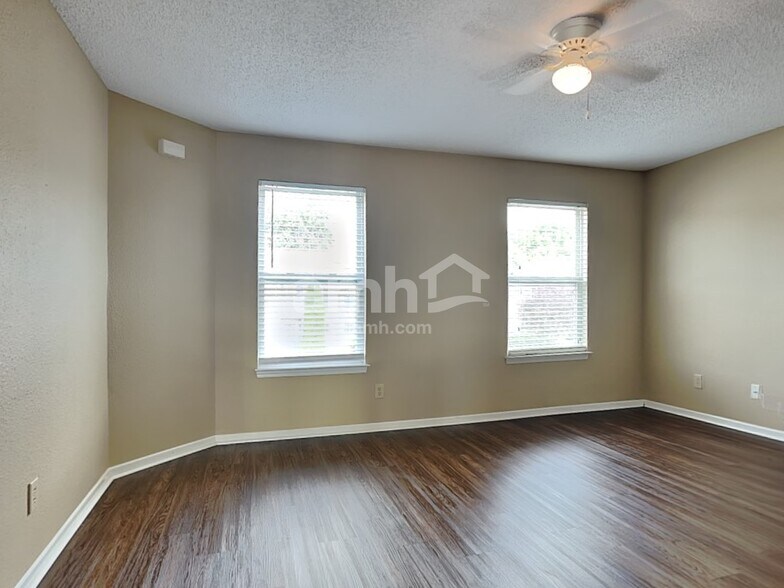 Building Photo - 14470 Forsythia Ln
