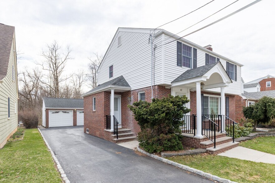 Building Photo - 42 Jefferson Ave