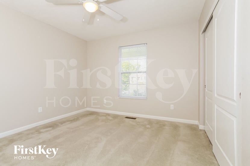 Building Photo - 3277 Blue Springs Dr