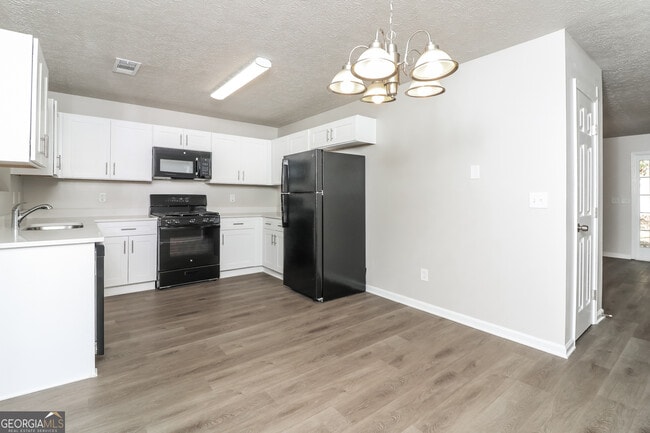 Building Photo - 7250 Bridgeport Ct