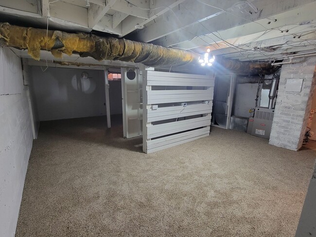 Building Photo - 2 BEDROOM AND 1 BATH NEXT TO UNM CAMPUS