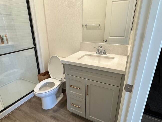 Building Photo - For Lease | Spacious 4-Bed + Den & Loft | ...