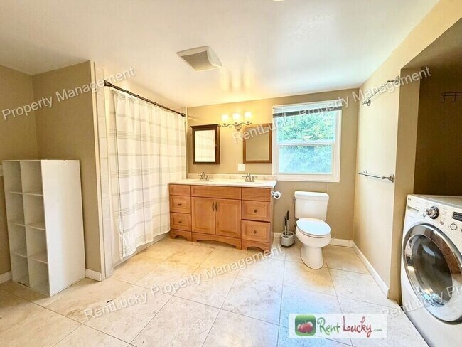 Building Photo - 2130 Montvale Pl W