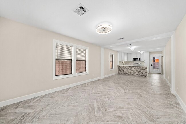 Building Photo - 803 E 29th St