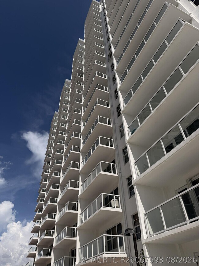 Building Photo - 3750 Galt Ocean Dr