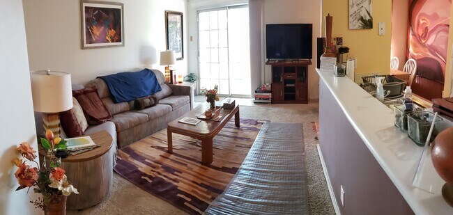 Living Room - 536 Lanier Crescent