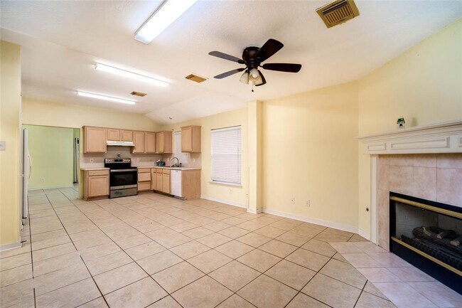 Building Photo - 16518 Lazy Ridge Rd