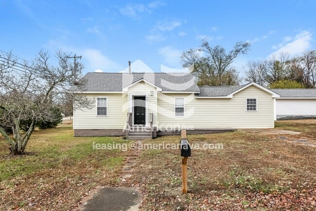 Building Photo - 614 S Depot St