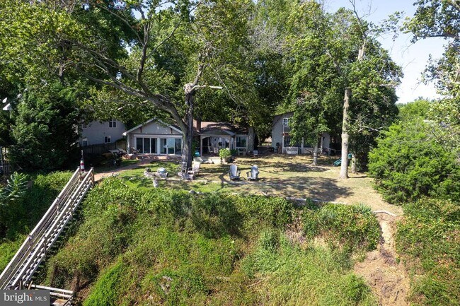 Building Photo - 1348 Carpenters Point Rd