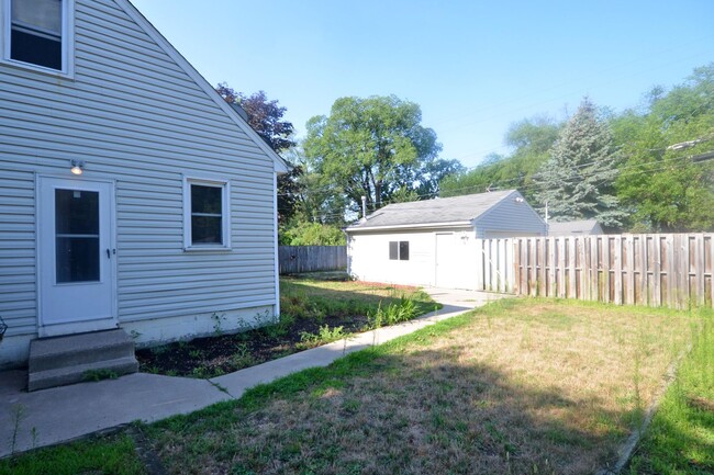 Building Photo - Beautiful 3 Bed 1 Bath Home With Fence and...