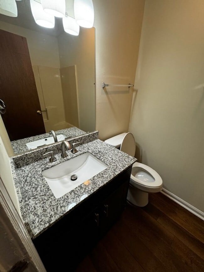 Building Photo - 2 Bedrooms 2 Bath duplex