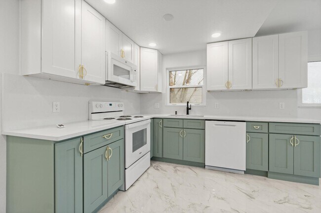 Building Photo - 3675 Gulf Blvd