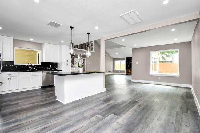 Building Photo - 3227 Westwick Dr