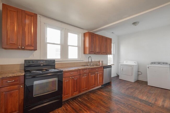 Building Photo - 1323 Columbia St