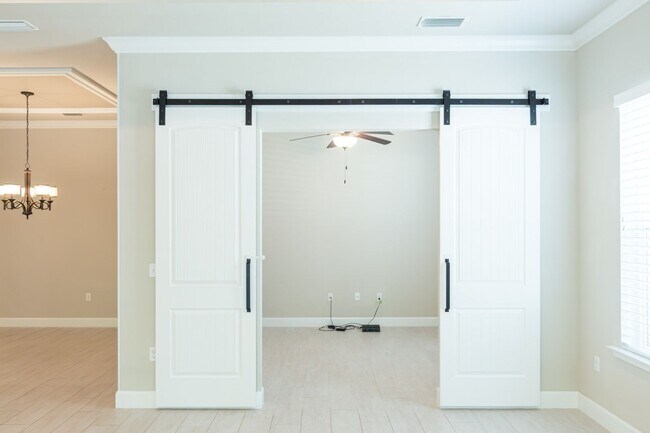 Building Photo - Vibrant 4/3 home in Longleaf!