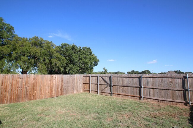 Building Photo - 105-107 Sunburst Court