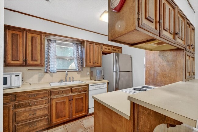 Building Photo - 3700 Monclair Ave