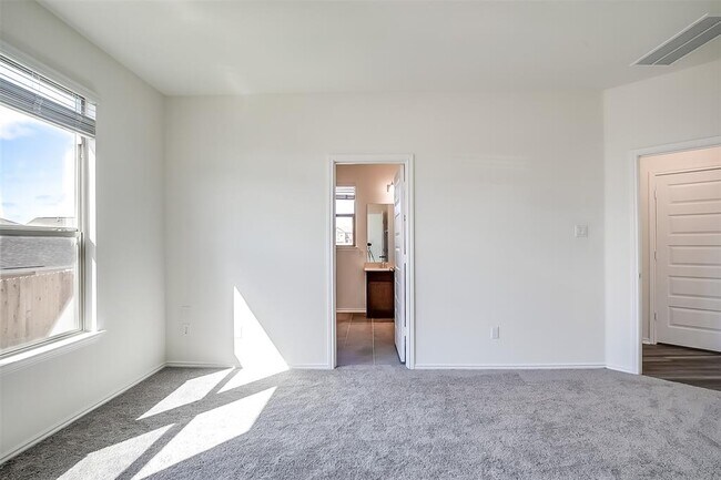 Building Photo - 4449 Acerno St