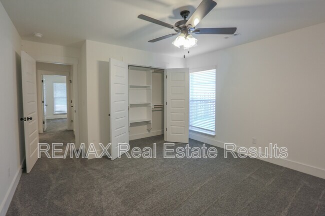 Building Photo - 1510 Emmerson St