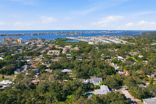 Building Photo - 5080 Oaklawn Ln