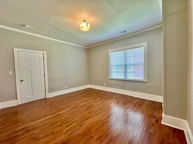Building Photo - 1313 Tremont Ave