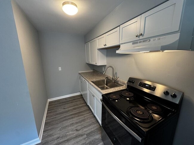 Building Photo - 2085 Cosmos Dr