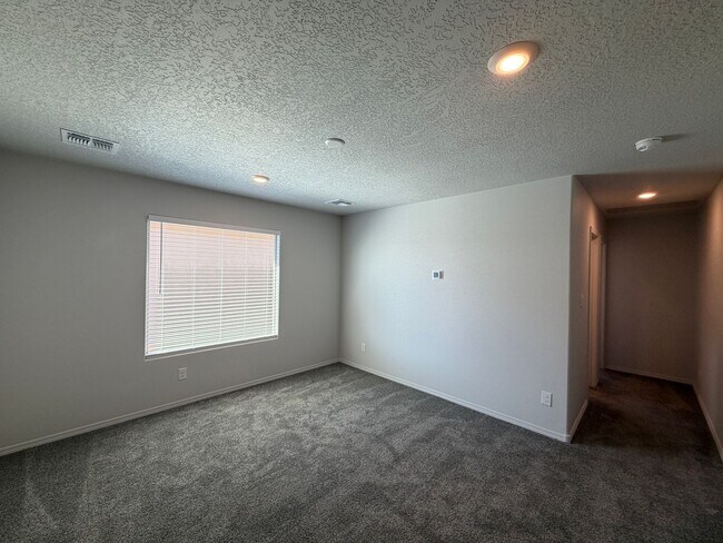 Building Photo - 6118 Chicago Dr SE