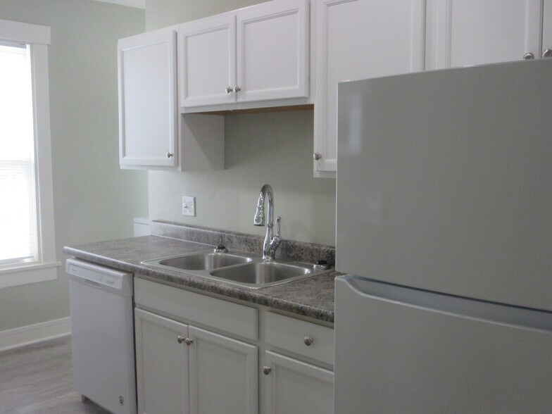 Building Photo - 108 W Columbia Ave