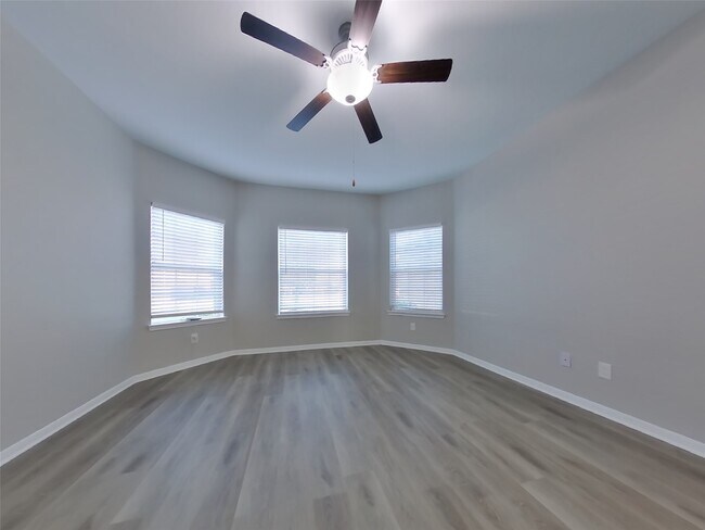 Building Photo - 916 American Monarch Dr