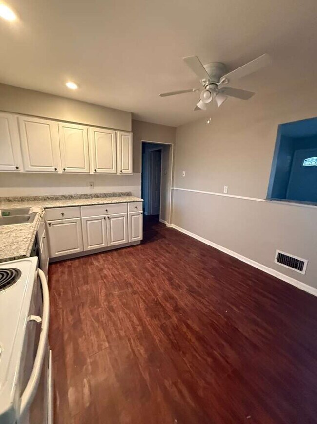 Building Photo - "Charming 3-Bedroom Gem on Walker Avenue – Cozy Living in St. Louis!"  Section 8 Welcome