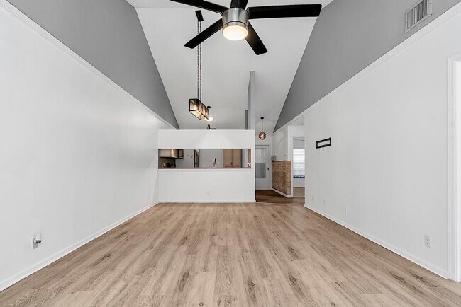 Building Photo - 416 Buttonwood Pl