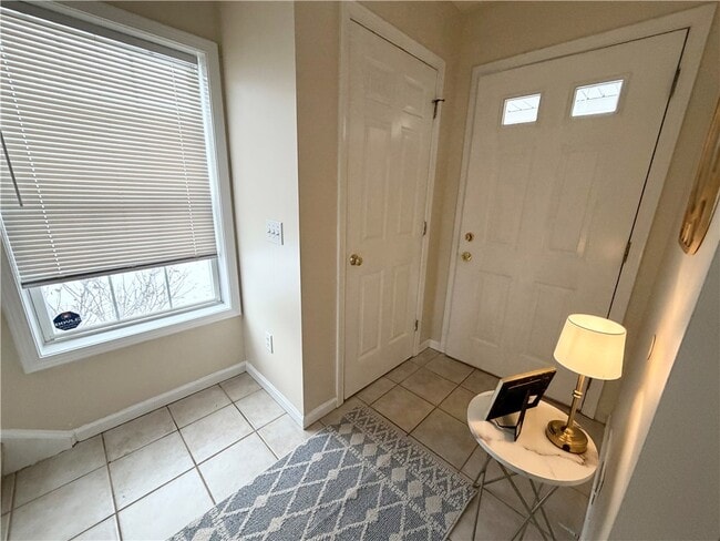 Building Photo - 60 Schilling Ln