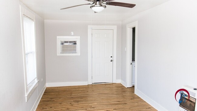 Building Photo - 1 bed 1 bath Garden District Studio Apartment