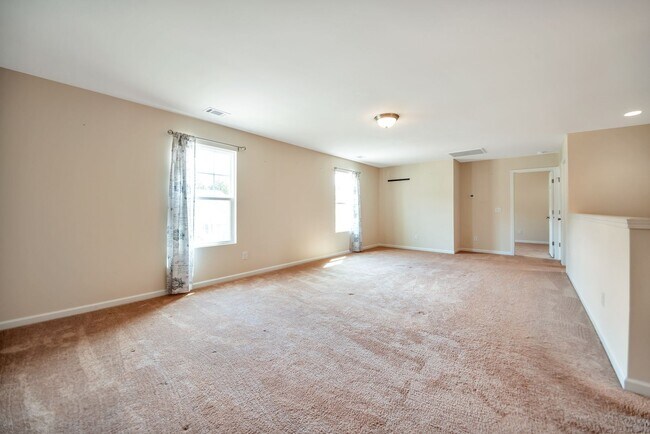 Building Photo - Spence Creek Rental!