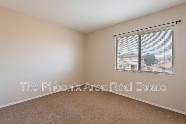 Building Photo - 11928 W Columbine Dr