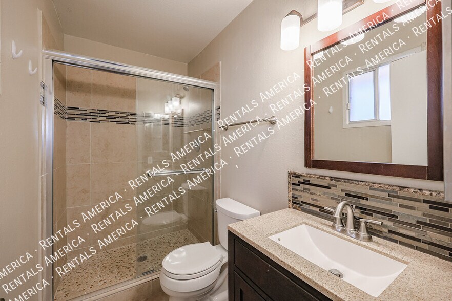 Building Photo - 2156 E Yale Dr