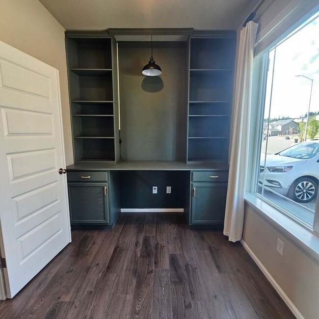 Building Photo - Beautiful 4-Bedroom Home with Spacious Loft, Fenced Yard & More!