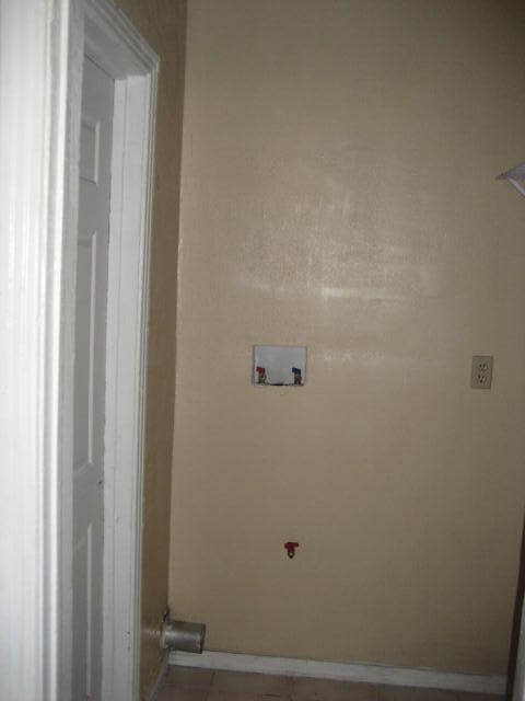 Building Photo - 1304 S Cloverdale Ave