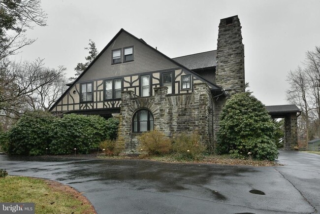 Building Photo - 8306 Crittenden St