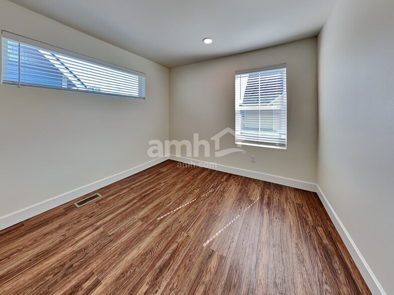 Building Photo - 33023 Lookout Ln