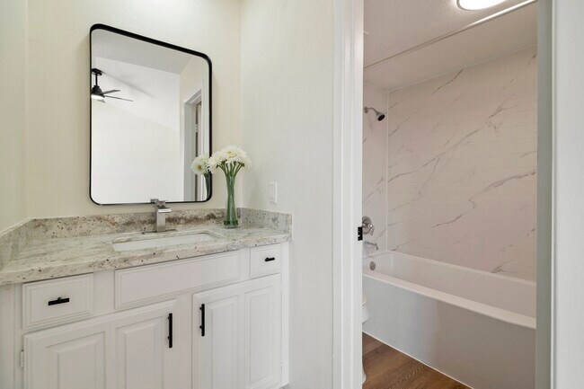 Building Photo - 2120 Wilcrest Dr