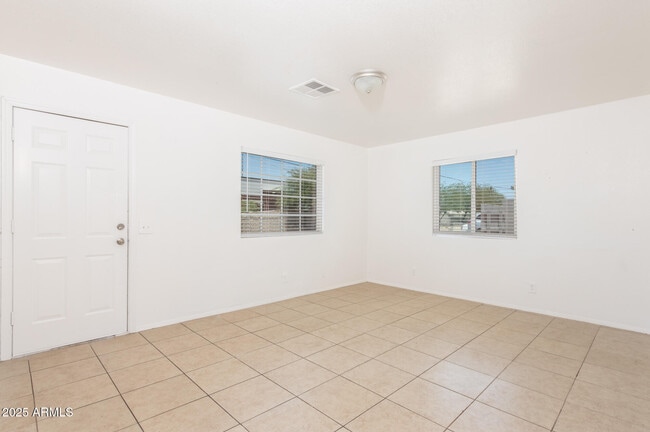 Building Photo - 431 S Hidalgo Rd