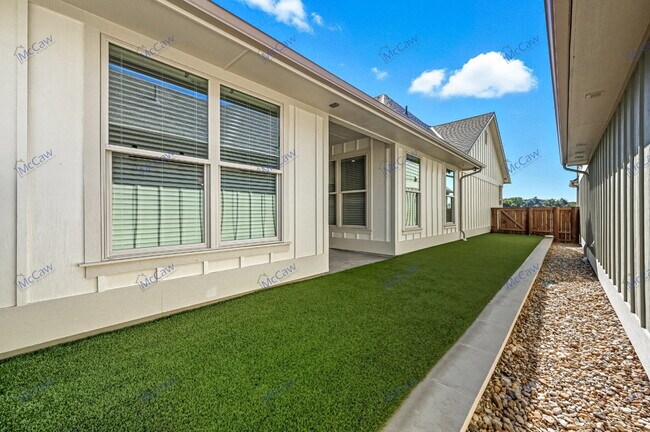 Building Photo - 102 Cardinal Wds