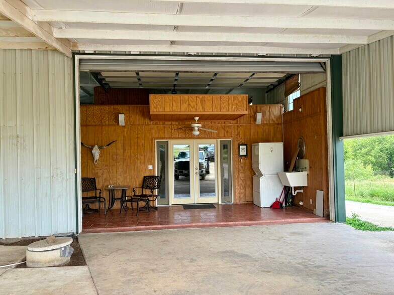 Building Photo - 3166 S FM 730