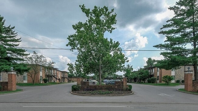 Building Photo - 2601 Hillsboro Pike