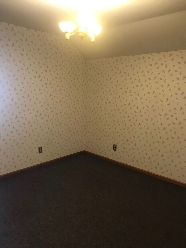 Building Photo - 104 S Short St