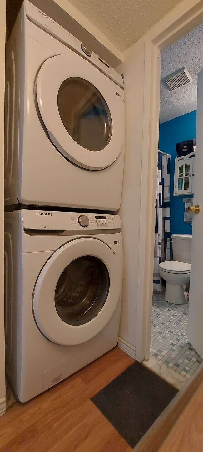 Large Washer and Dryer - 280 Bridgewater Rd