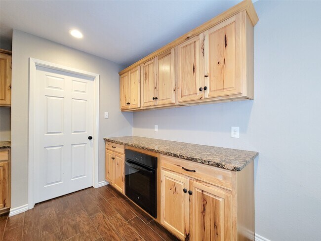 Building Photo - 3735 Hickory Knob Dr