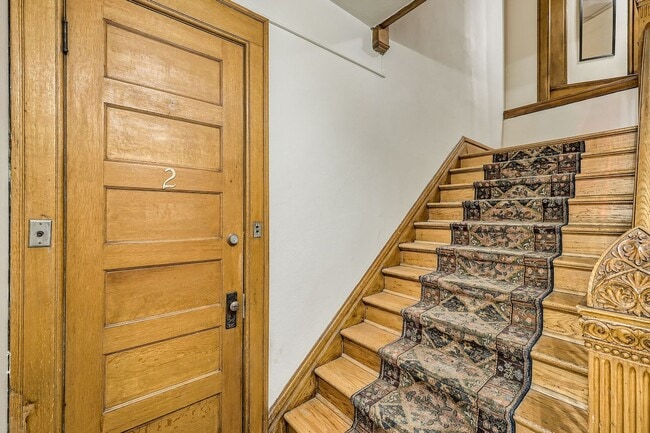 Building Photo - Top Unit (Beautiful Views) Flexible move in! Off Street Parking! All utilities included!